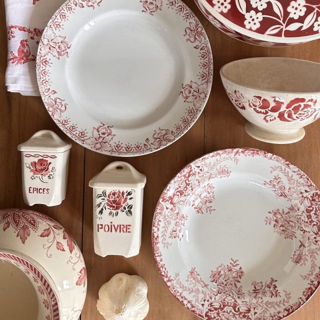 vaisselle ancienne terre de fer